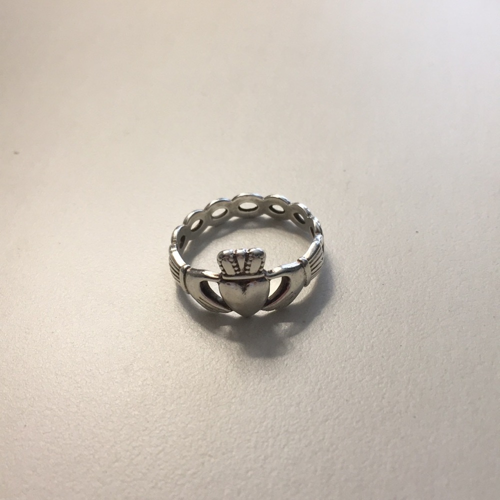 Silver claddagh ring